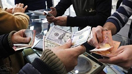 عضو اتاق بازرگانی ایران: افزایش قیمت دلار زودگذر است/ قیمت‎ها به قبل باز می‎گردد